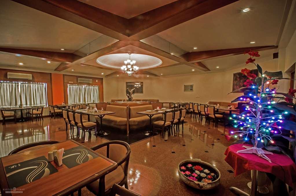 纳西克丽晶优质度假酒店 餐厅 照片