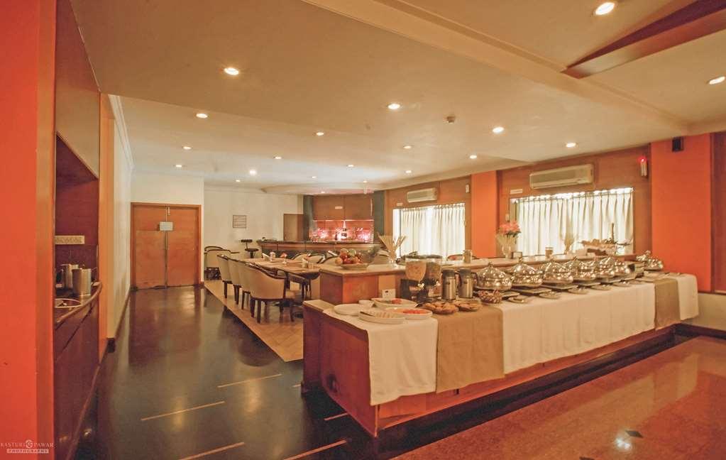 纳西克丽晶优质度假酒店 餐厅 照片
